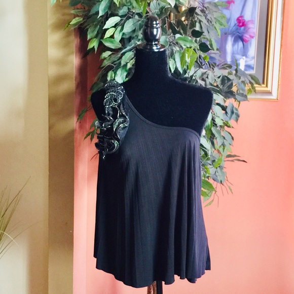 Fiona & Purple Tops - ❌ SOLD ❌ Flower Accented Pleated Top